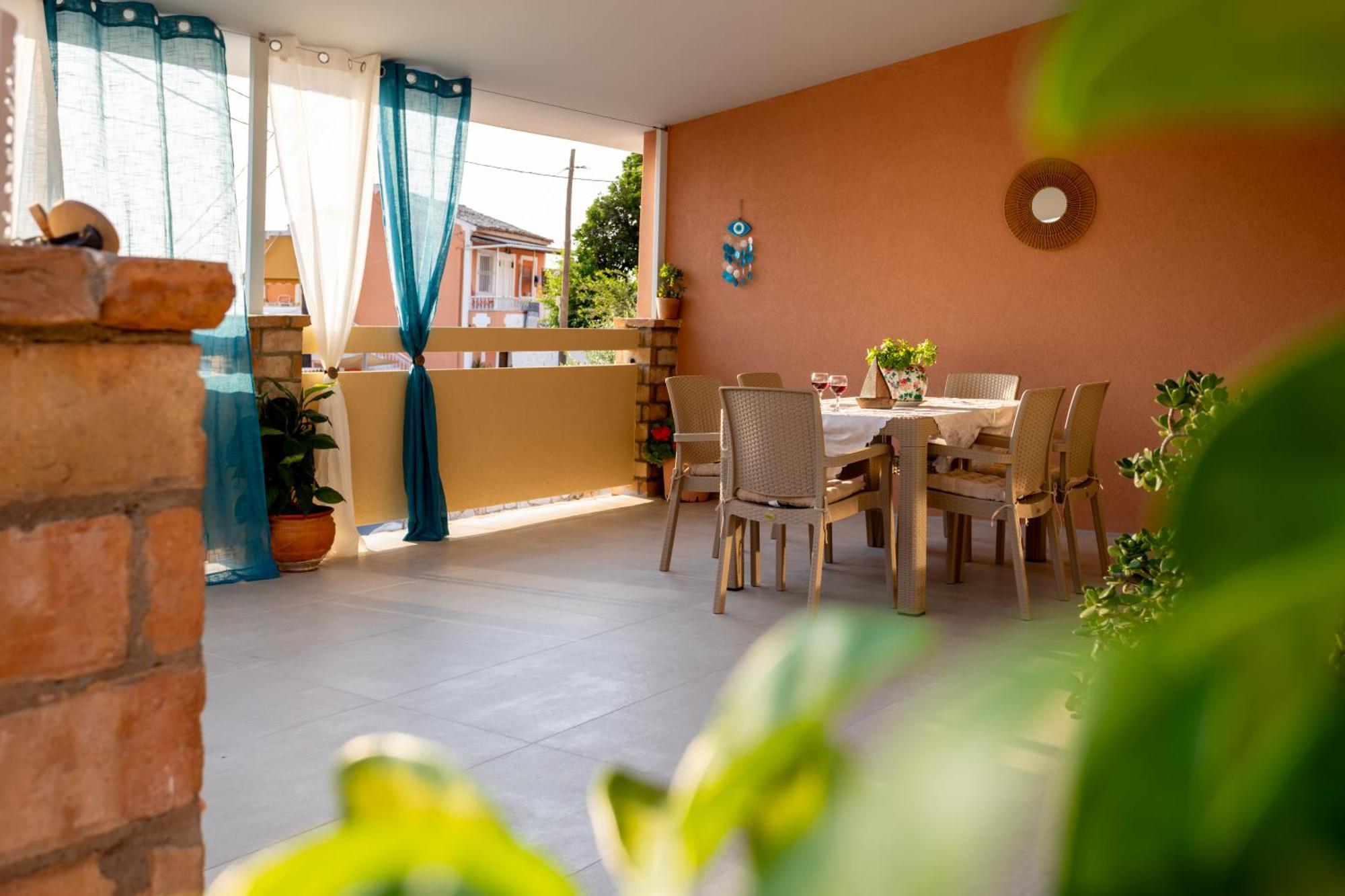 Apartment Ourania 1 *